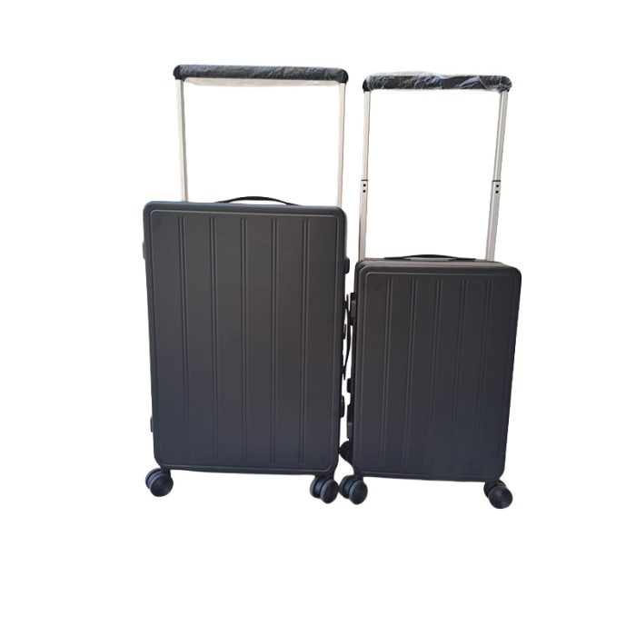 Affordable zipless 2-piece hard-shell suitcase set in black
